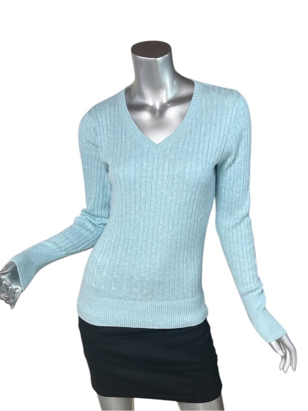 Merona Women’s Medium V Neck Cable Knit Light Blue Fitted Sweater